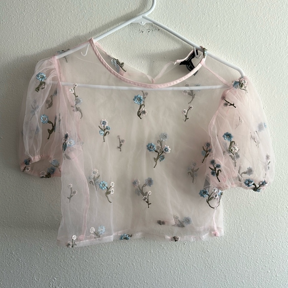 Forever 21 sheer floral cropped shirt size small